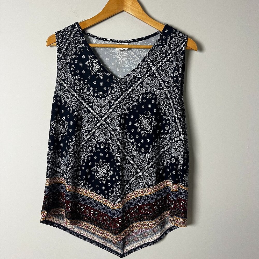 2/$30 Agenda Navy Paisly V-neck Sleeveless Top Large